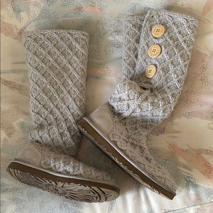 Gray Winter Knit Boots with Textured Design